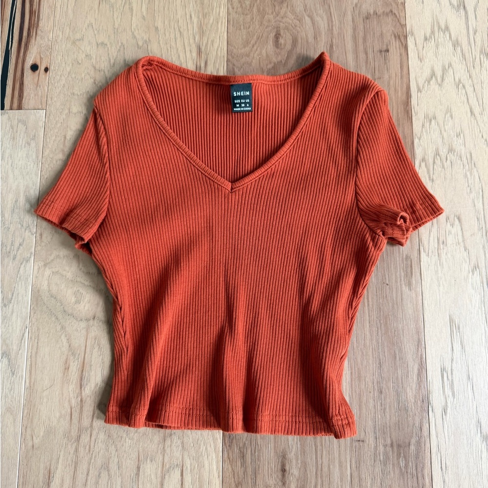 SHEIN Vibrant Ribbed Cropped Shirt